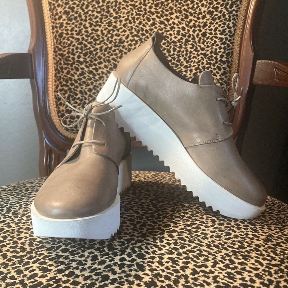 Annette Gortz mocha tube lace up leather shoes, size 8.5, EUC - Picture 2 of 14